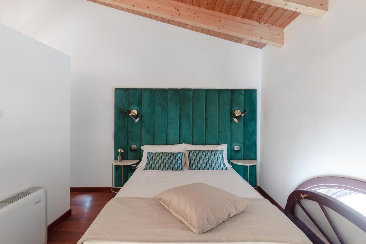 Torre Capranica Aparthotel Rome Exterior photo